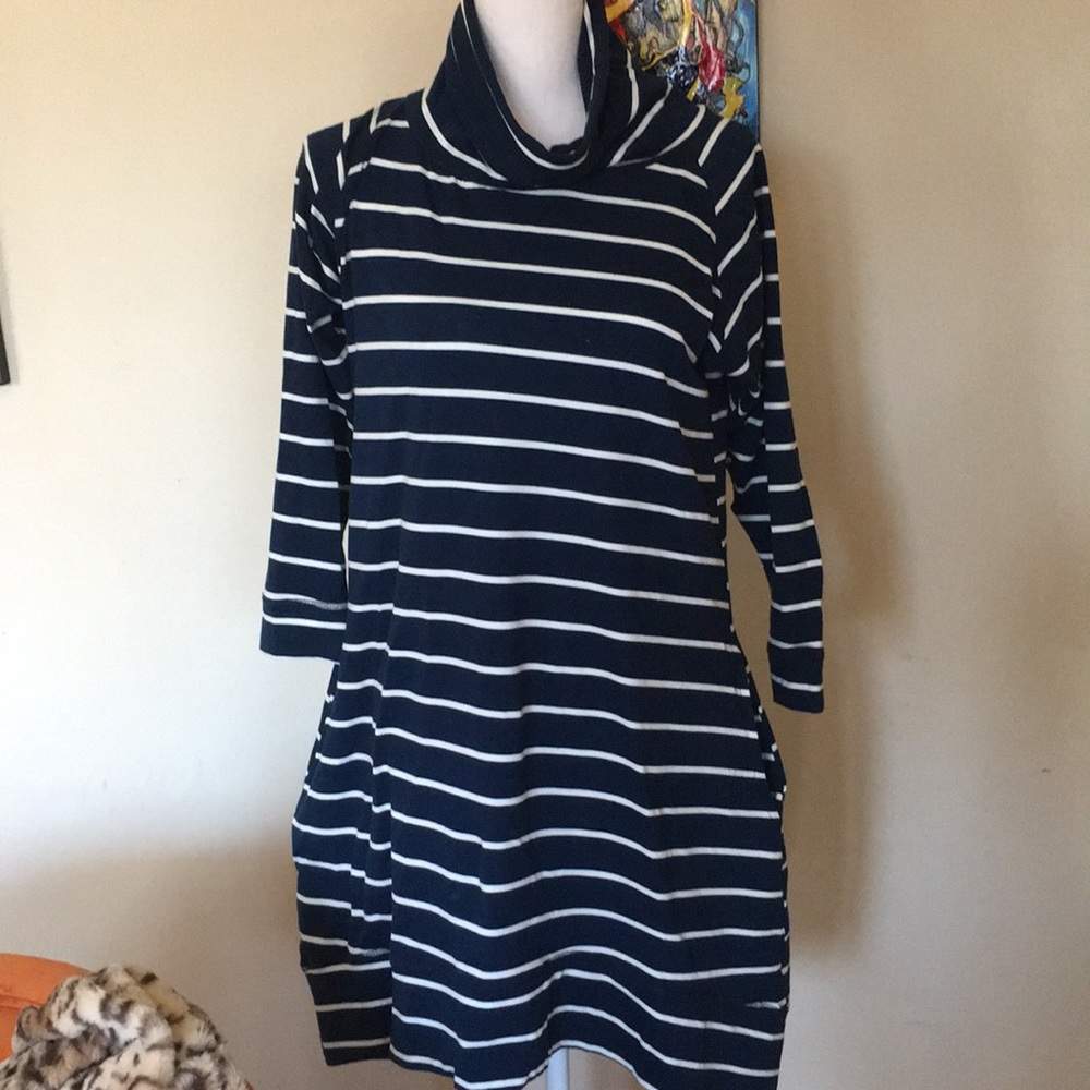 Loosely fitted 3/4 sleeved striped jersey dress